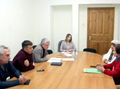 От нехваток лавочек до проблем с УК: волжане пришли с жалобами к председателю гордумы