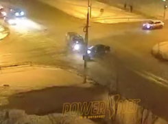 «Газель» и легковушка столкнулись на пересечении двух улиц в Волжском