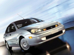 В Волжском пешеход налетел на бампер автомобиля