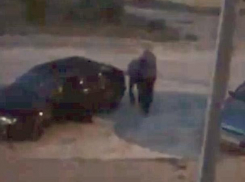 Мужчина по просьбе жены застрелил соседа за громкую музыку во дворе в Волжском