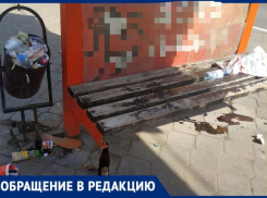 Вся остановка в мусоре, окурках и грязи: волжане прислали видео безобразия у ТРК «ВолгаМолл»