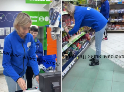 Засунуть телефон в пятую точку предложила сотрудница волжского магазина, обозвав покупателя «овцой»: ВИДЕО