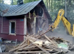 В Волго-Ахтубинской пойме обязали снести незаконные строения