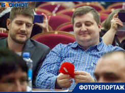 Мужчины в поисках цветов: как отметили День всех влюбленных в Волжском