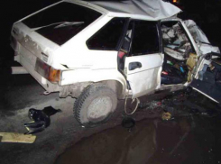 Под Волгоградом топливозаправщик протаранил легковушку: погибла 45-летняя женщина