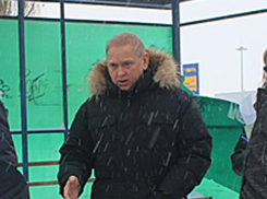 Мэр Волжского пригрозил закрыть парковку на рынке «Людмила» и остановку у «Ленты»