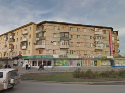 Подвал жилого дома в центре Волжского власти пустили с молотка