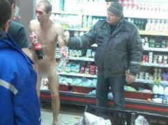 А где же деньги: голый волжанин пытался купить водку