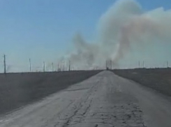 Под Волжским на видео сняли пожар у ленинского элеватора