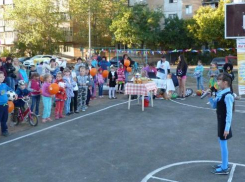 Жители активно благоустраивают дворовую территорию в Краснооктябрьском посёлке Волжского