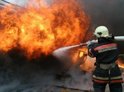 Пожар на юге Волгограда выгнал на улицу 10 человек