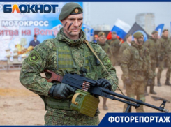 Стреляли из автоматов и ели военную полевую кашу: волжане развлекались после мотокросса