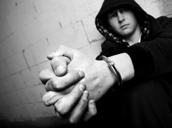 Двум подросткам из Волжского грозит 7 лет заключения за избиение школьника