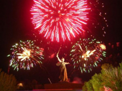 Волжане смогут посмотреть салют в Волгограде