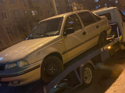 Заточкой прокололи все 4 колеса на машине в Волжском