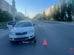 В Волжском несоблюдение ПДД самокатчиком привело к ДТП на пешеходном переходе