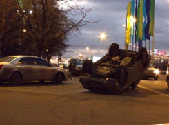 Пенсионерка госпитализирована с опрокинувшегося автомобиля