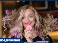 Анастасию подруги поздравляют с днем рождения