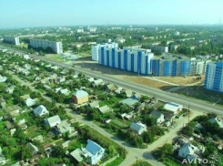 В посёлке Рабочем волжане паркуются и строят проезды к домам несанкционированно