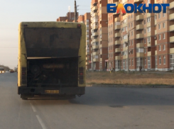 Раскуроченный пассажирский автобус колесил по Волжскому