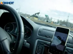 Такси станет роскошью? В Волгоградской области тысячами отстраняют от работы таксистов