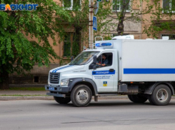 Изрезал канцелярским ножом и забрал телефон: рецидивиста задержали в Волжском