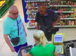 В Волжском мужчины, нашедшие банковскую карту, сдались с повинной после публикации в «Блокноте»