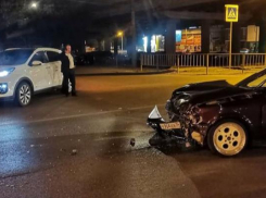 Пострадавшему в аварии чиновнику не верят жители Волжского