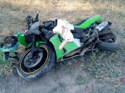 В Волжском автоледи на иномарке сбила мотоциклиста: пострадавший в больнице