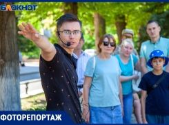 Пешеходная экскурсия в День России состоялась в Волжском: фоторепортаж