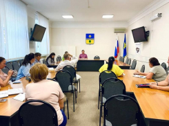 В администрации Волжского обсудили вопросы благоустройства и мероприятия ко Дню города