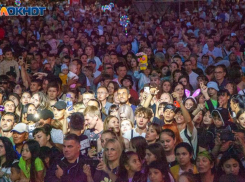 Большой концерт со звездами со всей России начинается в Волжском: видео