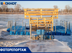Все готово для Крещения: как в Волжском обустроили городской пляж к празднику