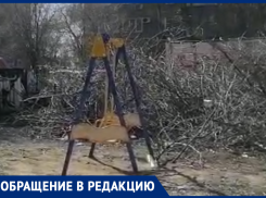 Вынуждены играть вдали от дома: депутаты запустили детскую площадку в Волжском