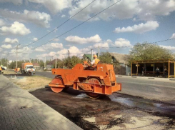 В Волжском заканчивают ремонт дороги на улице Молодогвардейцев