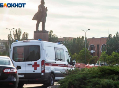 Молодые водители разбились на перекрестке в Волжском: есть раненые