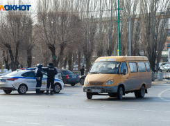 В Волжском за неделю остановили почти три десятка проблемных маршруток и автобусов