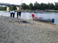 В Волжском 15-летний подросток утонул после прыжка с моста на острове Зеленом