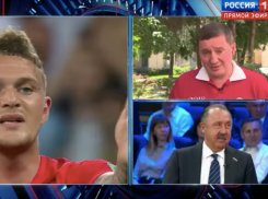 Андрей Бочаров в прямом эфире посмеялся над жалобами на мошку от участников ЧМ