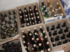 В Волгограде коммерсанты из Осетии пытались продать полицейскому 42 тысячи бутылок паленого алкоголя 