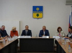 Глава Волжского обсудил с подчиненными подготовку к зиме