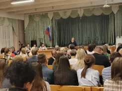 В Волжском провели родительское собрание, направленное на предотвращение нарушений среди несовершеннолетних