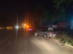 В Волжском «Ниссан» и «Мерседес» не поделили дорогу