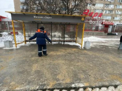 Справились ли с обледенением? Власти Волжского предоставили отчет об обработке улиц и остановок от гололеда