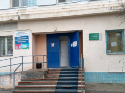 «Не спим с 5 утра», - волжанка о ремонте крыши детской поликлиники