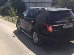 Разгневанная волжанка обозвала владелицу Ford курицей и поцарапала ее авто