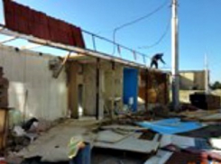 В Волжском демонтировали остановку с торговым павильоном 