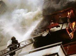 В Волжском из-за пожара в десятиэтажке пришлось эвакуировать троих человек