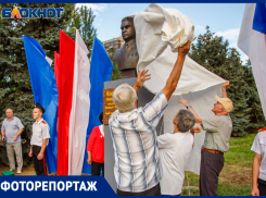 «Его вклад неоценим»: главные моменты открытия бюста Александрову в Волжском