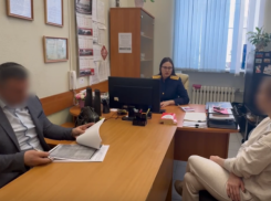 Следователи СКР заинтересовались волжским косметологом, которая лишила зрения свою пациентку